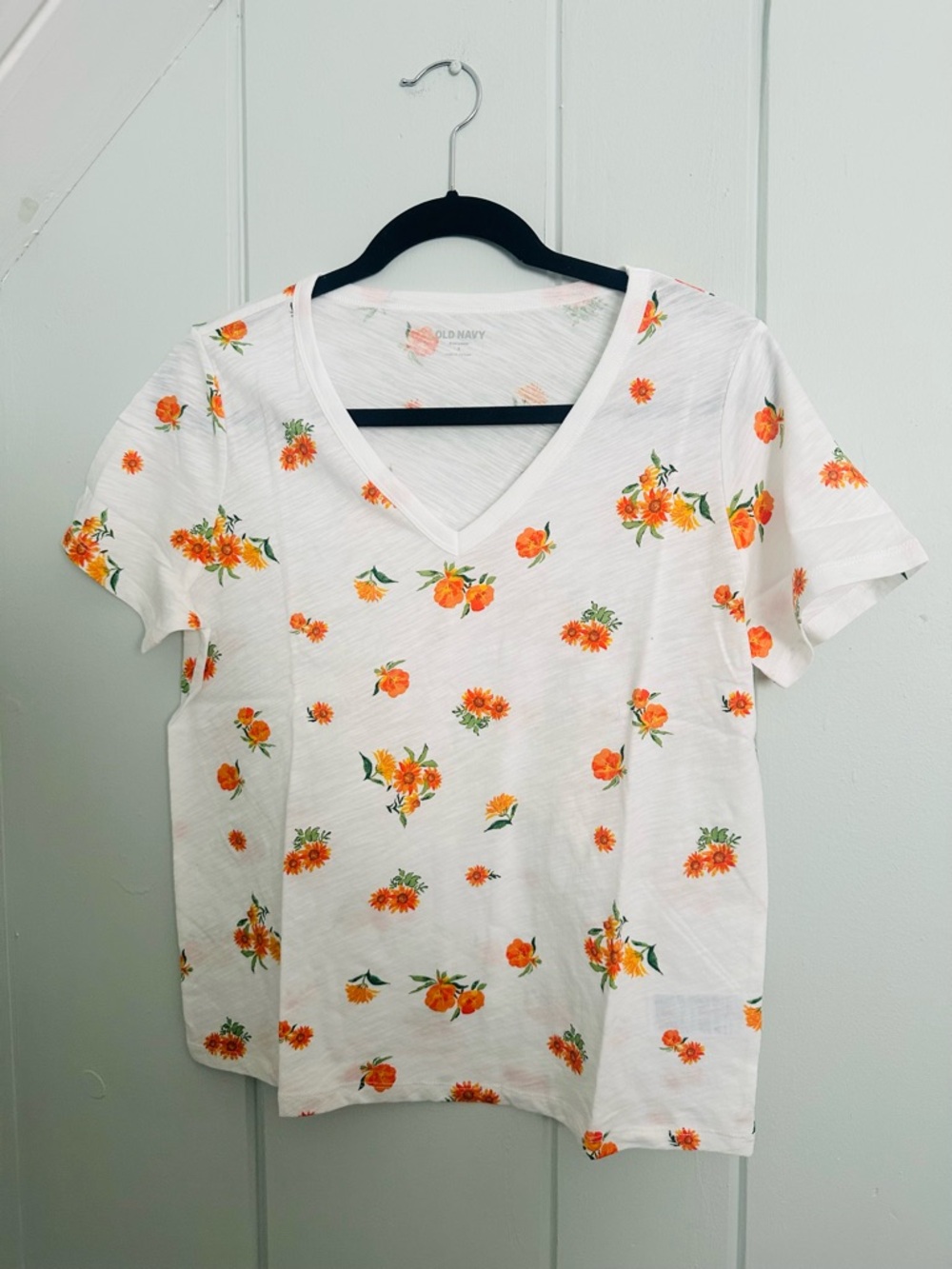 NWT Old Navy White V-Neck Tee with Orange Floral Print